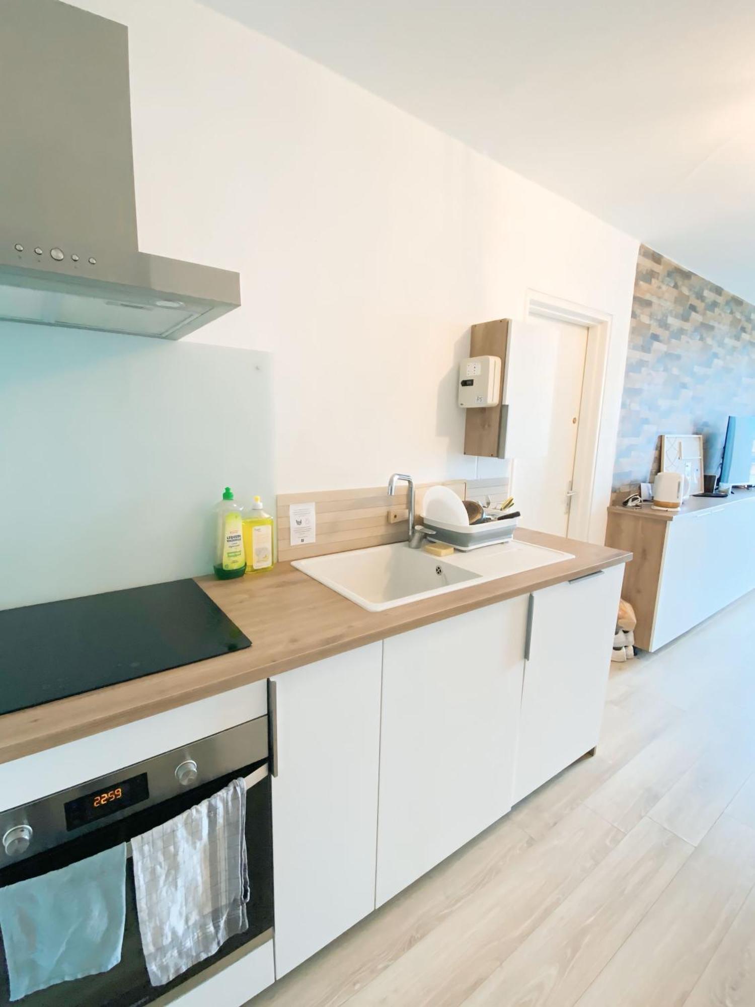 Privee Dans Partage - Calme - Proche Tram A - Wifi - Ref P5 Homestay *
