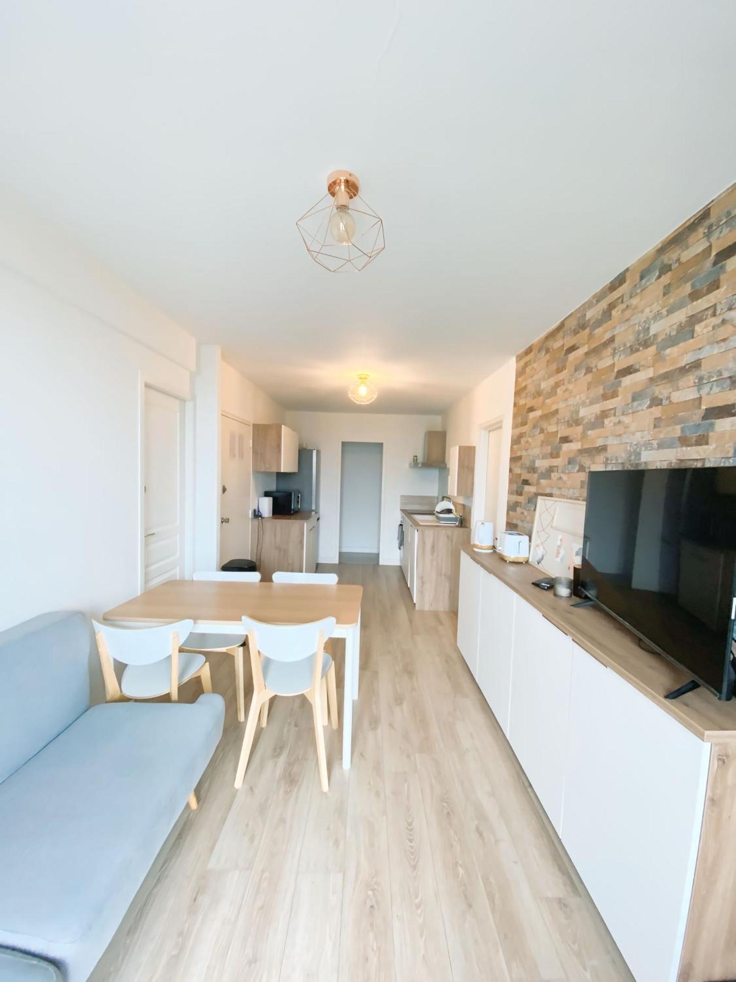 Privee Dans Partage - Calme - Proche Tram A - Wifi - Ref P5 Homestay *
