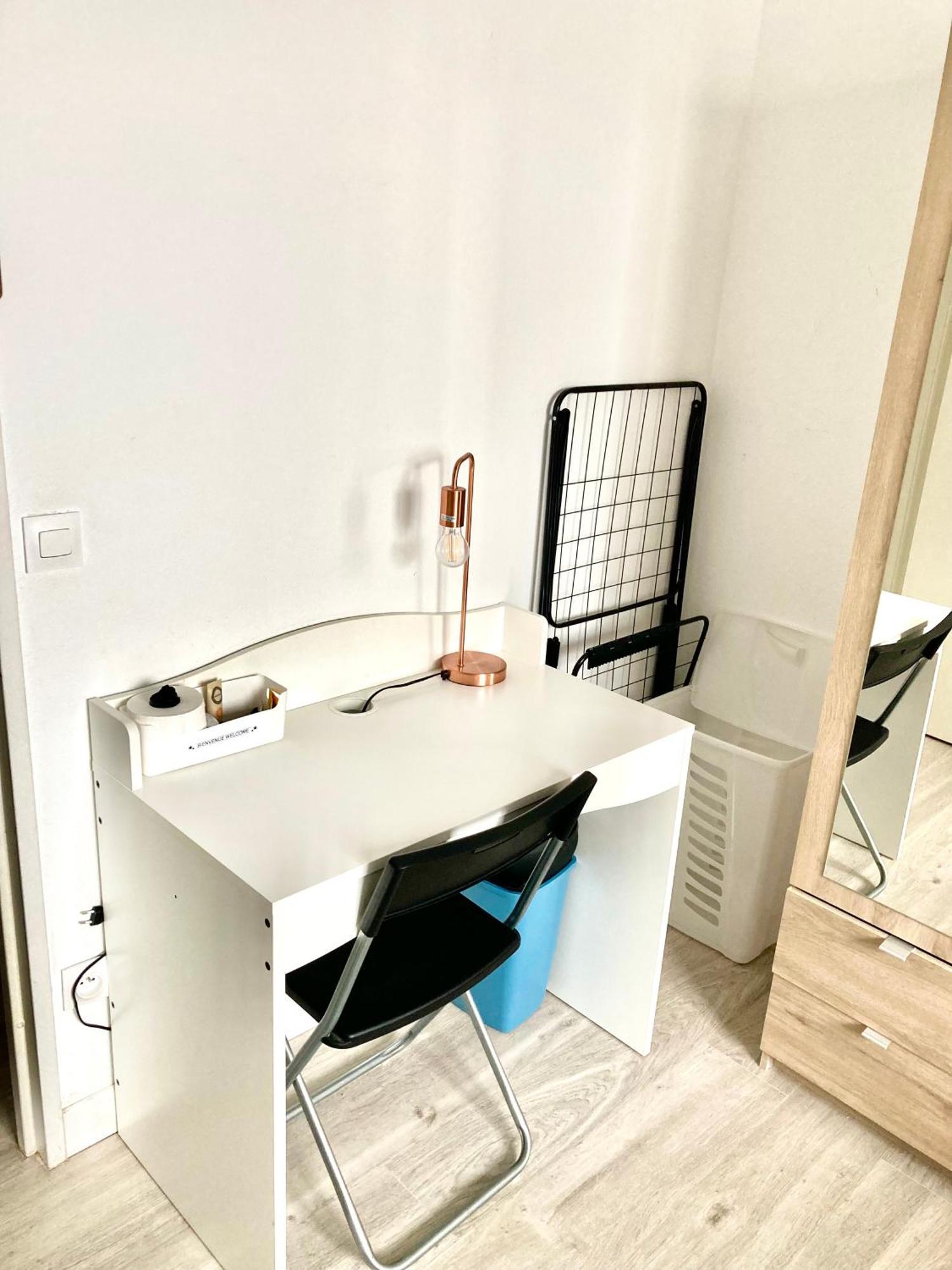 Homestay Privee Dans Partage - Calme - Proche Tram A - Wifi - Ref P5 Lormont